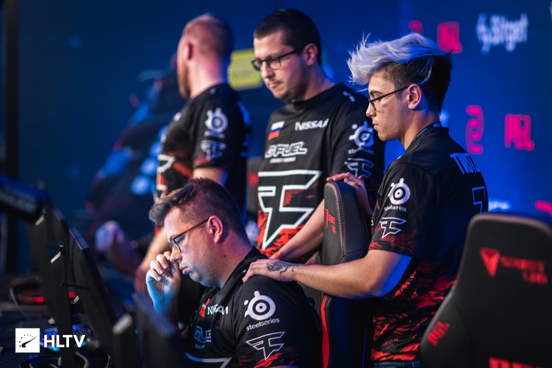 竞技场胜利瞬间：团队成长与国际赛场上的辉煌印记-JJB电竞